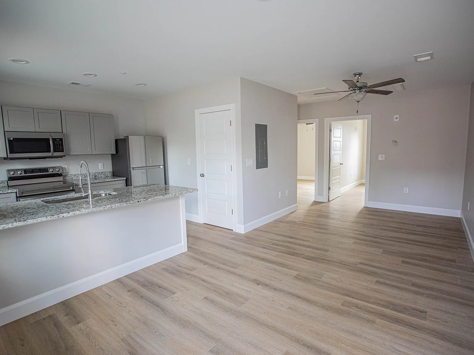 2 bed, 1.0 bath, 717 sqft, $1,475 — Photo 3