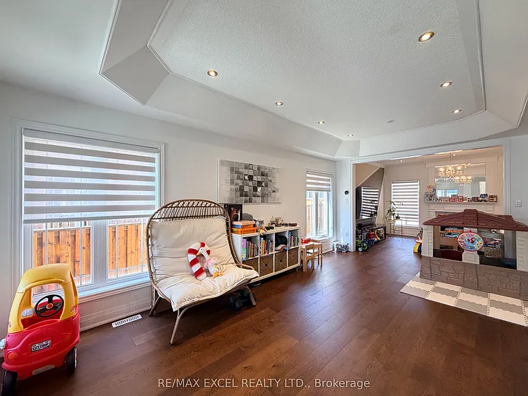 130 Laurendale Ave — Photo 2
