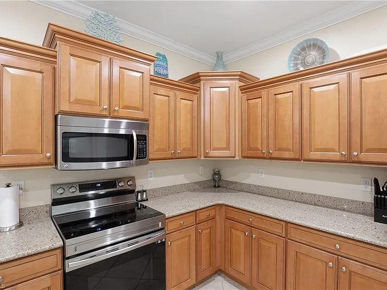 13818 Farnese Dr — Photo 9