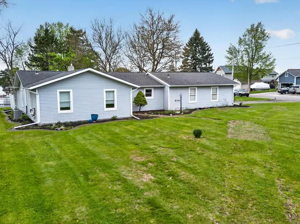 2264 Crane Rd, Fenton, MI 48430