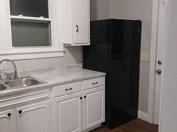 5th image of 309 W Memorial Dr