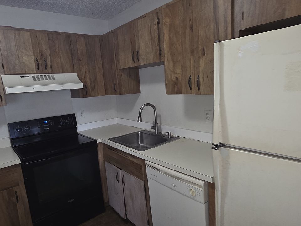 1st image of 2525 1st Pl
