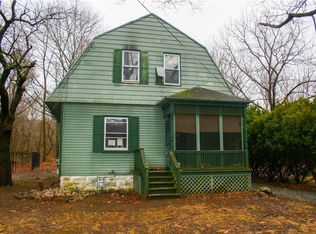 1055 Greenwich Ave, Warwick, RI 02886