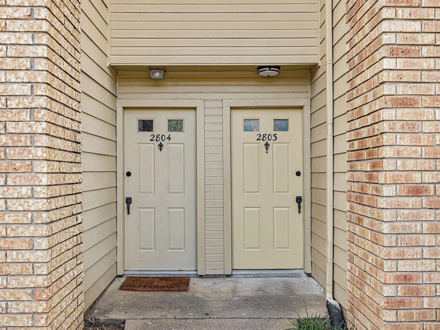 1 bed, 1.5 bath, 893 sqft, $1,200 — Photo 3