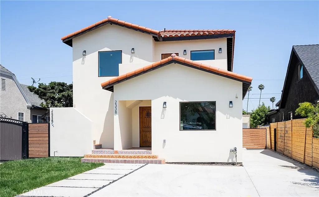 3 bed, 1250 sqft, $4,000 — Photo 1