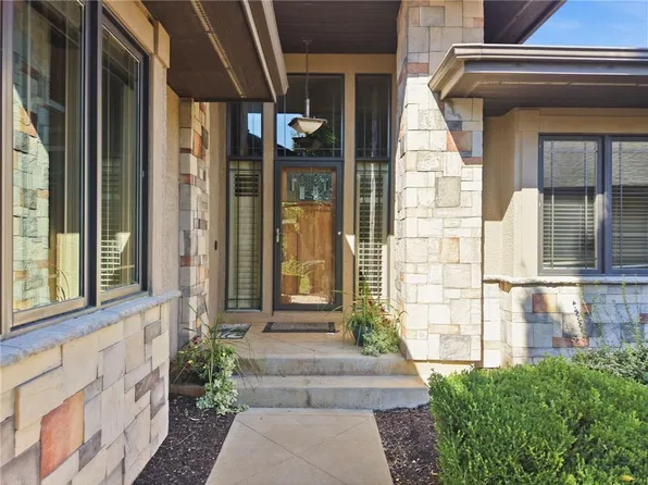 19420 W 102nd St, Lenexa, KS 66220