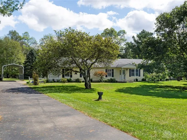 2370 W Possum Rd, Springfield, OH 45506