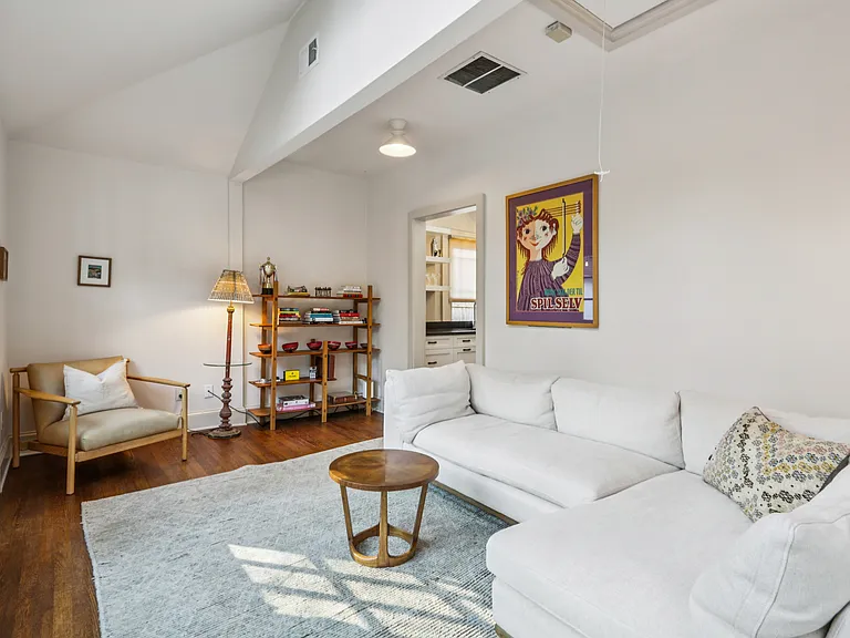 807 Lake Ave NE — Photo 23