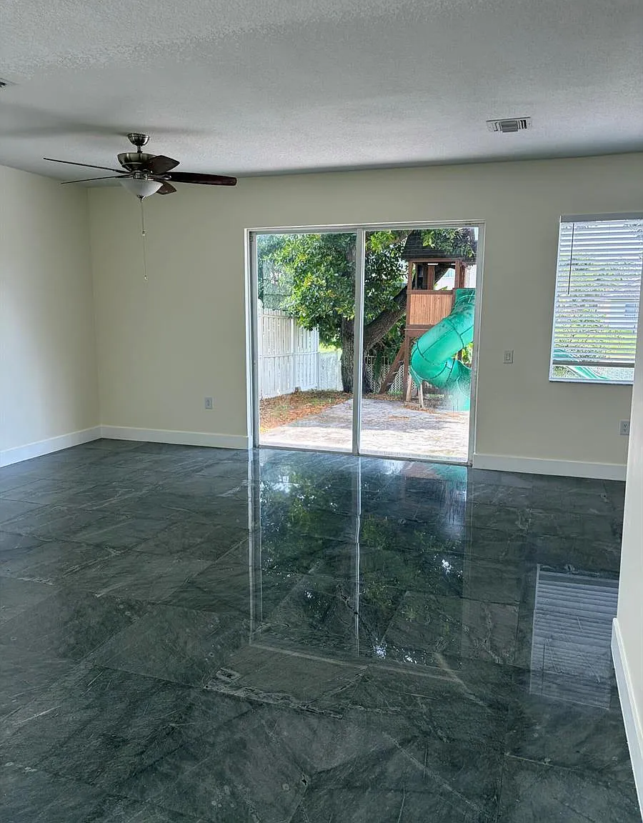 3 bed, 2.5 bath, 2428 sqft, $4,400 — Photo 4