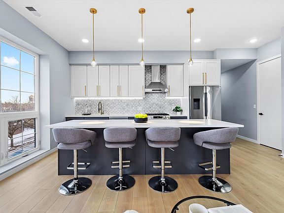2nd image of 5830 N Lincoln Ave #2S