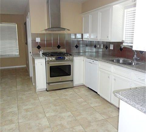4th image of 2913 Country Club Dr