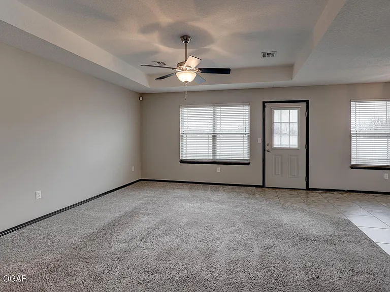 1233 Montana Pl — Photo 7