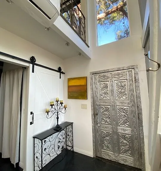 2144 Sunset Plaza Dr — Photo 16