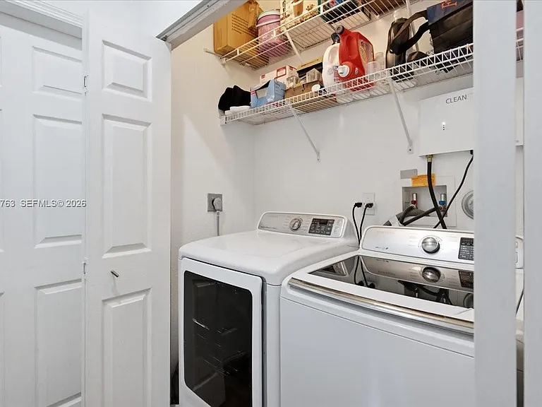 976 NE 42nd Ave #0 — Photo 30