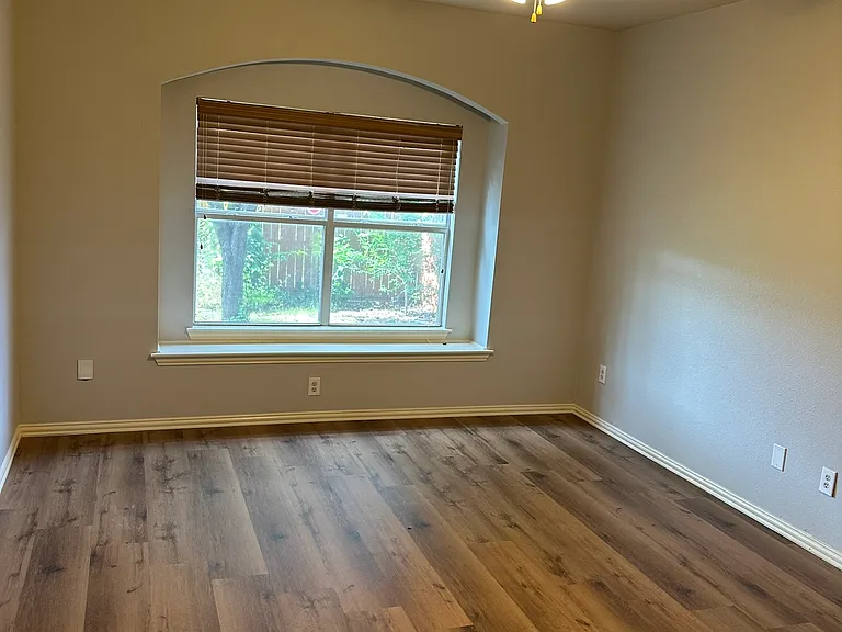 4561 Grassy Glen Dr — Photo 9