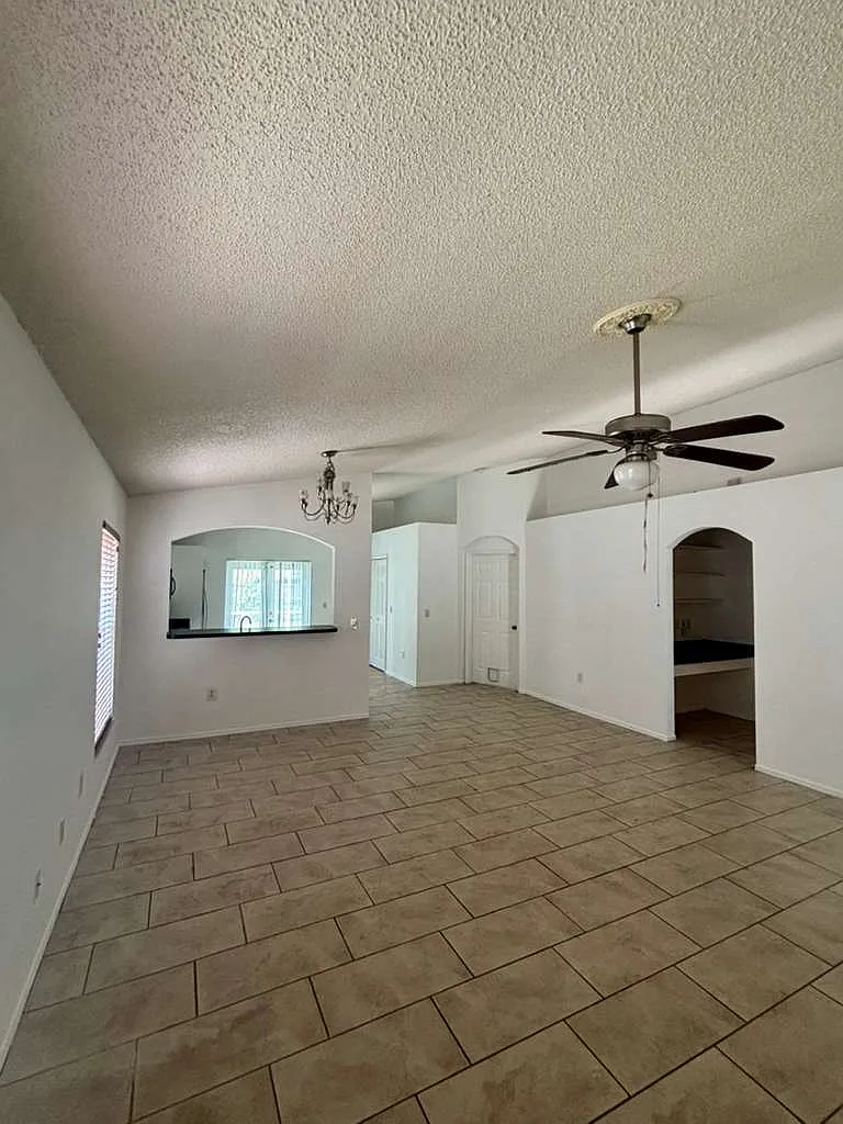 3 bed, 1429 sqft, $2,445 — Photo 2