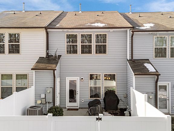 2nd image of 12 E Willow Trace Way