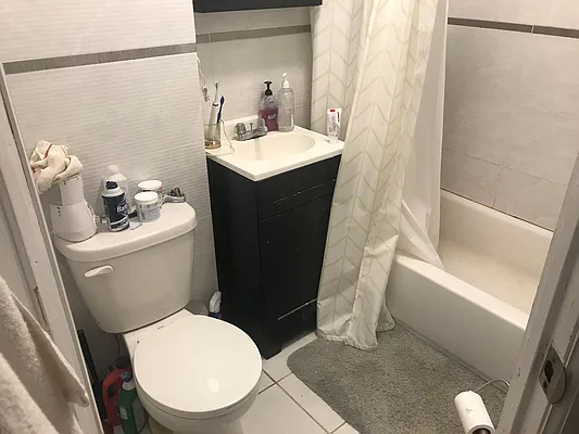 Rented by Premier Metro Realty Corp | media 20