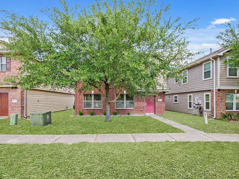 1223 Grassy View Dr — Photo 2
