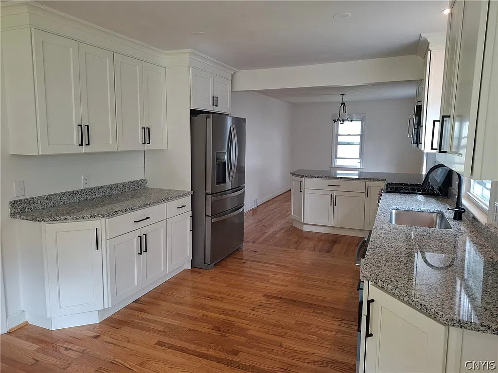 3 bed, 2.0 bath, 1548 sqft, $3,000 — Photo 4