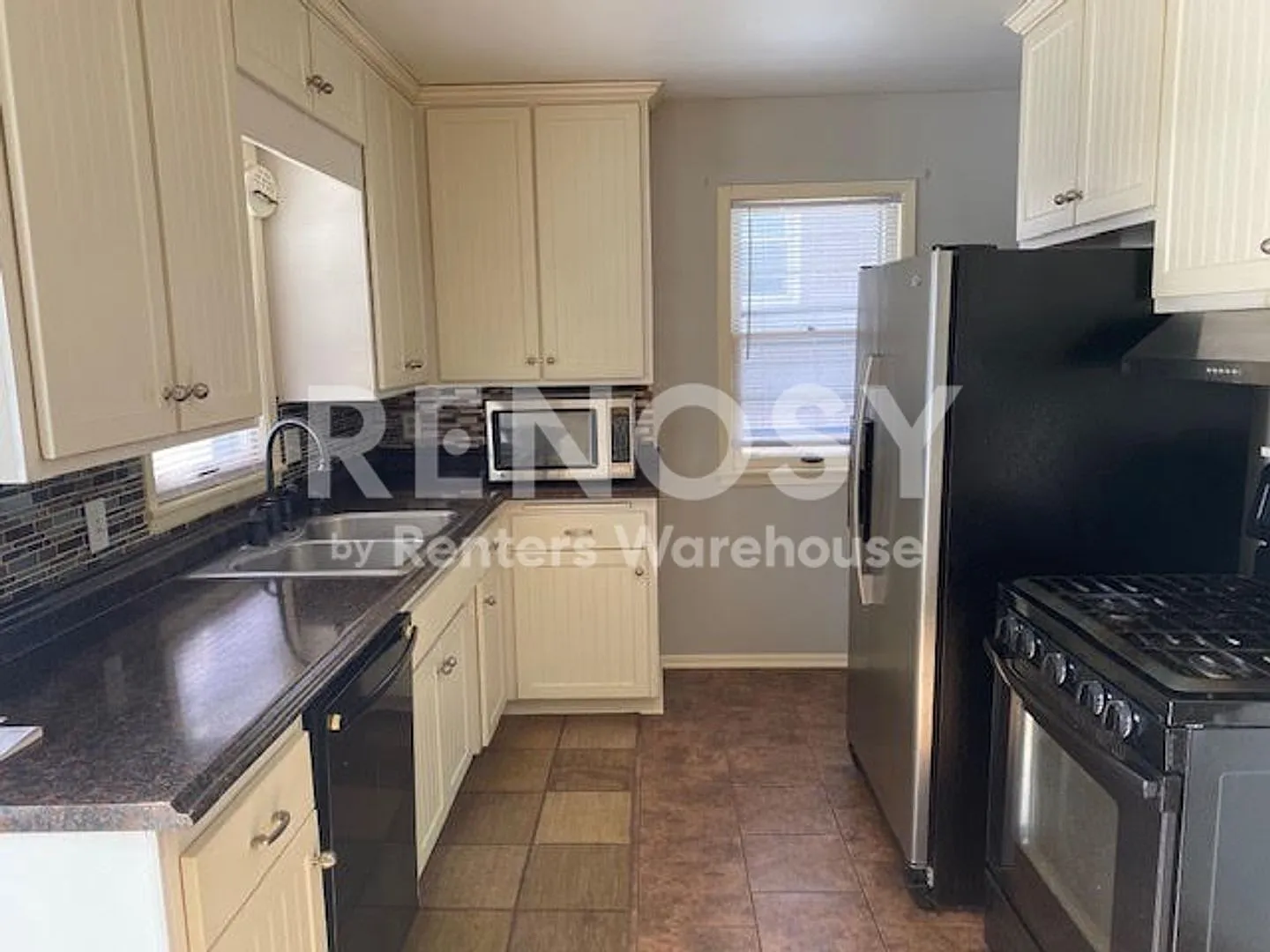 Available Now! | Cozy 3bd Ranch Style Home in NW Rochester | 2424 25th St NW, Rochester, MN 55901 — Photo 4