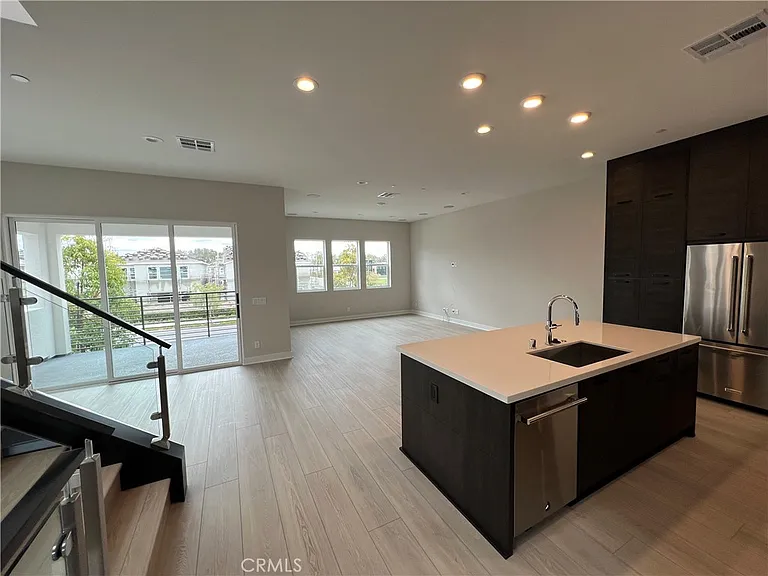 110 Pino Ln — Photo 3