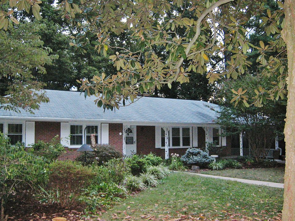 1st image of 4 Barksdale Ct