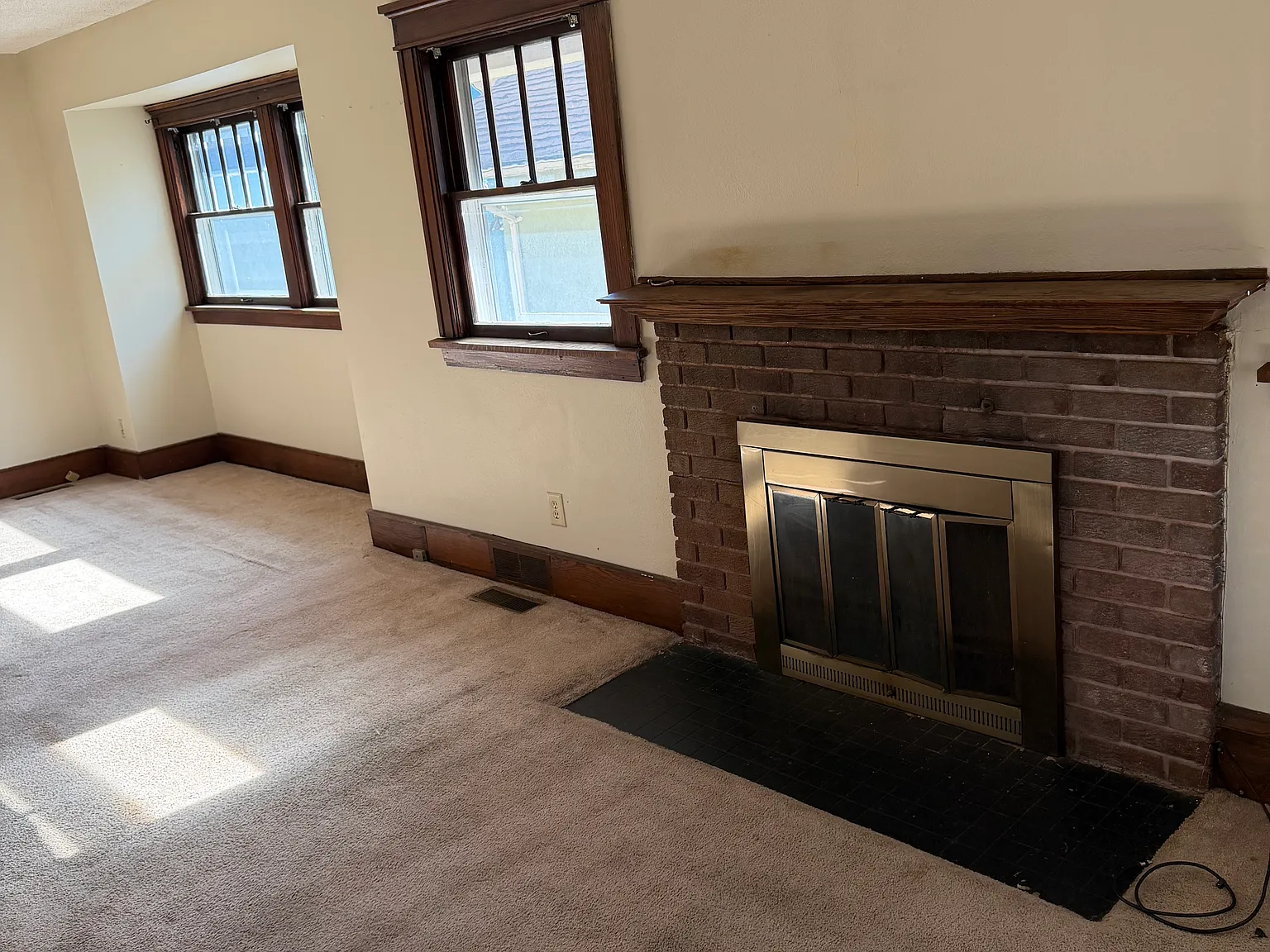 749 33rd St — Photo 3