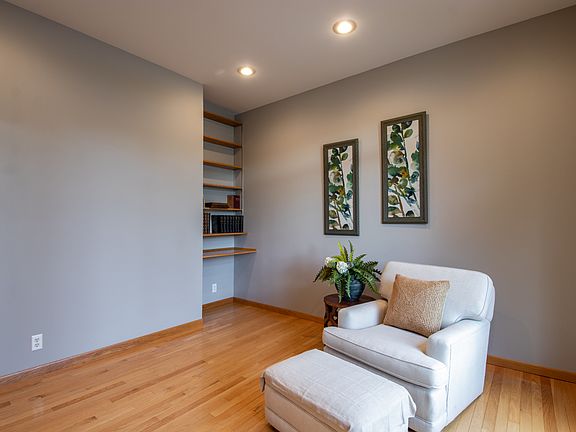 4th image of 3722 Foxborough Ln