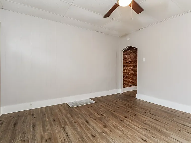 33 Millbridge St — Photo 2