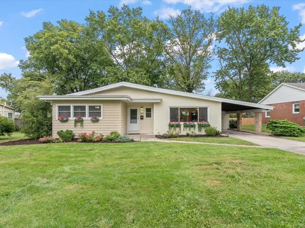 907 Longview Rd, Monticello, IL 61856