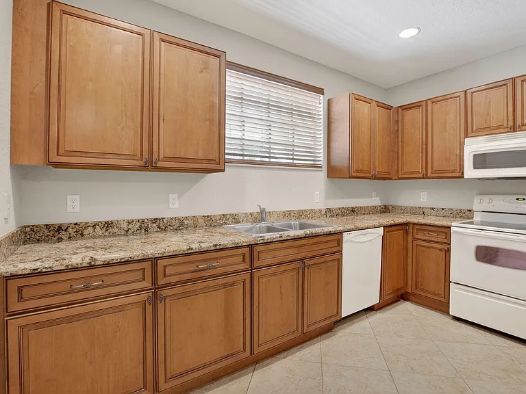 1418 W Wickham Cir #B — Photo 8