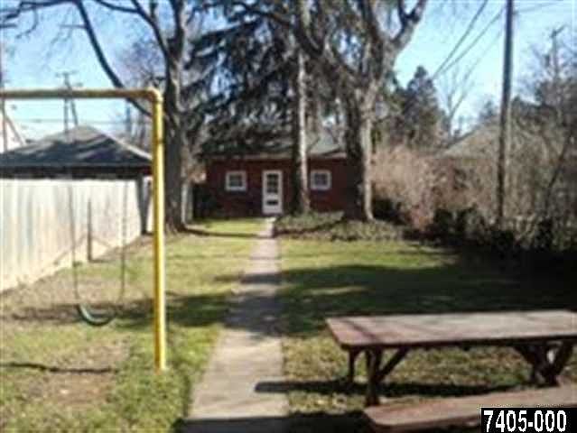 2nd image of 817 S George St
