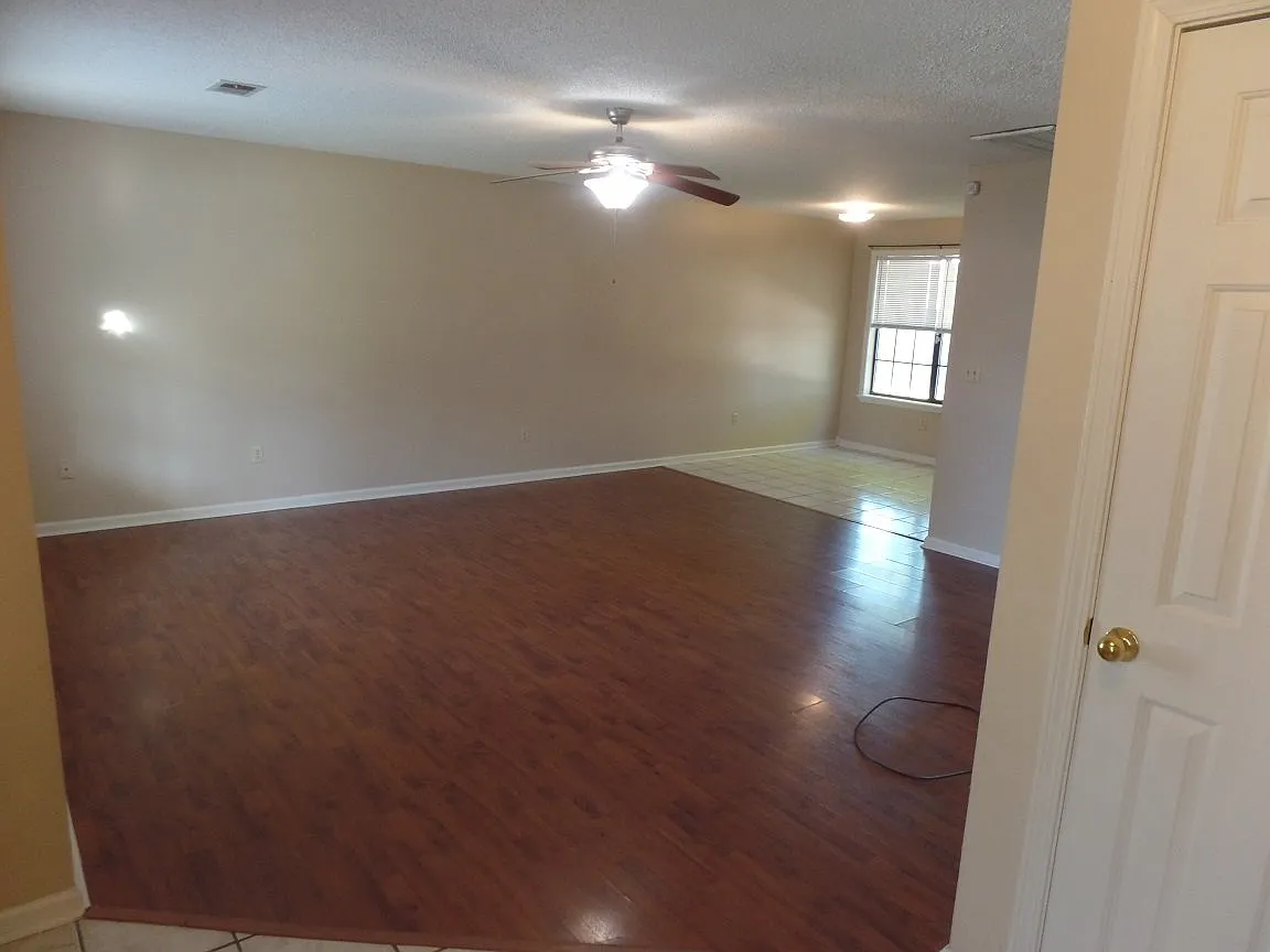 Building Photo - 16041 Golf Course Dr