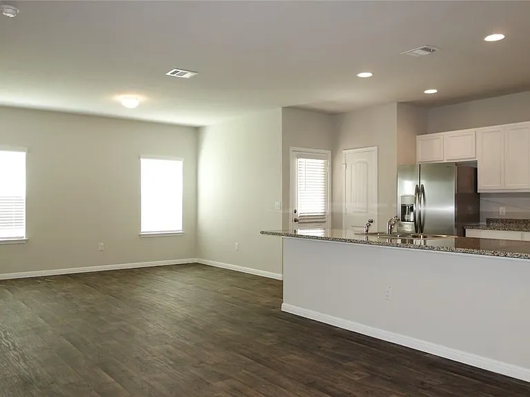 632 Independence Ave — Photo 2