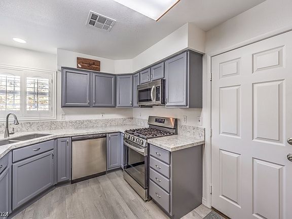 4th image of 4821 Winterset Dr
