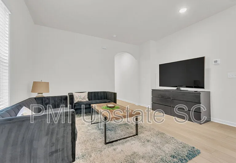 1110 Silverbend Trl — Photo 6