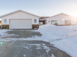 509 Versailles Ave, Bismarck, ND 58503