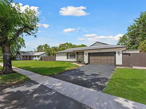 401 SW 63rd Ter Photo 1