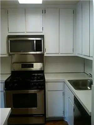Rented by Akam Sales and Brokerage | media 6