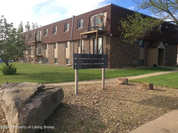 1814 Prairie Ave, Dickinson, ND 58601