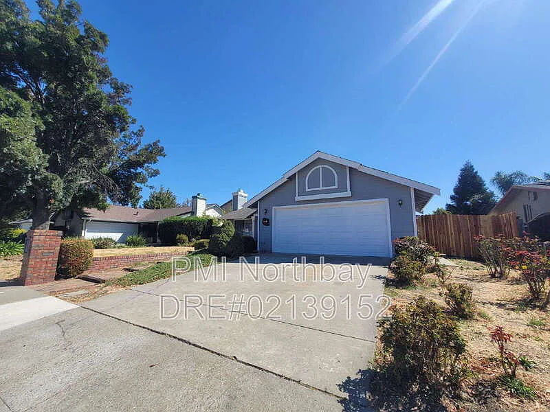 3 bed, 2.0 bath, 1299 sqft, $2,695 — Photo 1