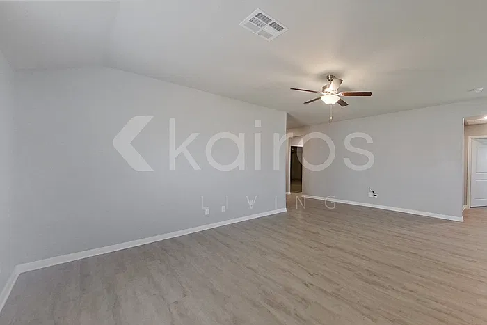 4 bed, 2.0 bath, 1802 sqft, $1,945 — Photo 4