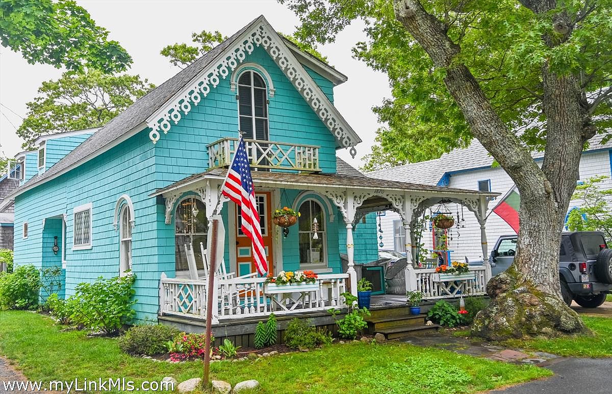 38 Clinton Ave Oak Bluffs Ma 02557 Mls 38179 Zillow