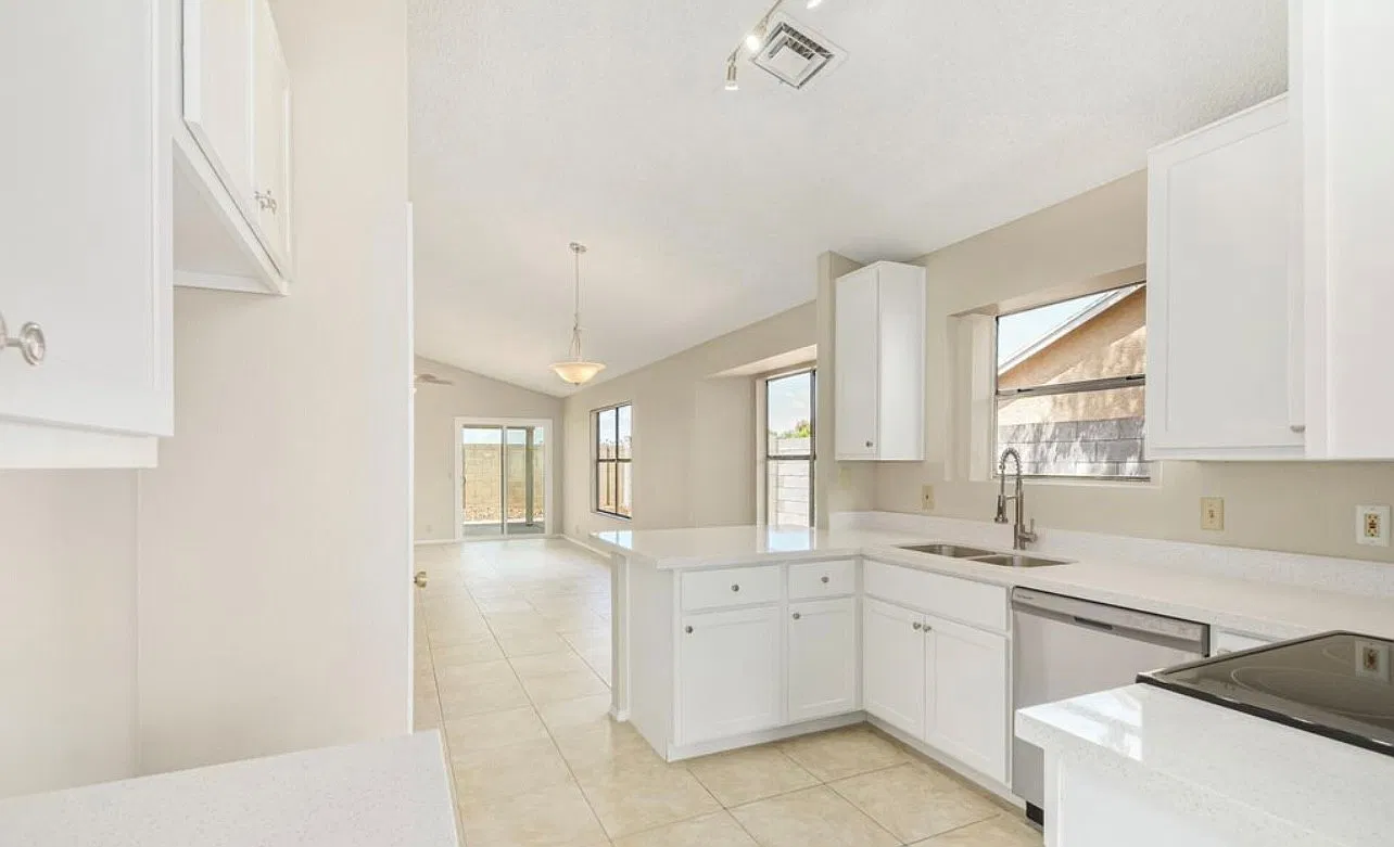 3 bed, 1571 sqft, $2,400 — Photo 4