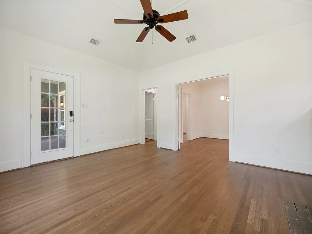 3 bed, 1376 sqft, $4,100 — Photo 4