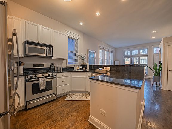 4th image of 1509 W Diversey Pkwy Unit A
