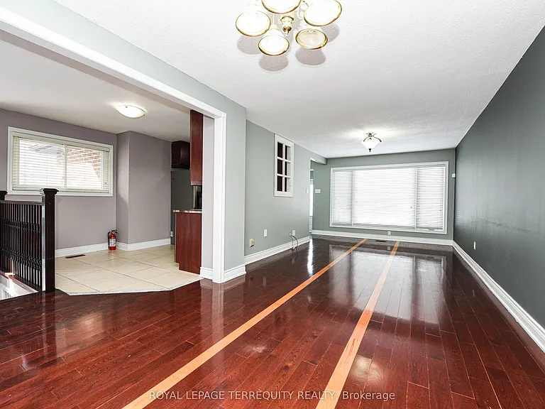 48 Montjoy Cres — Photo 10