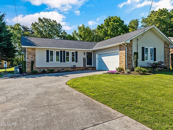 2nd image of 1011 Oxford Hills Dr