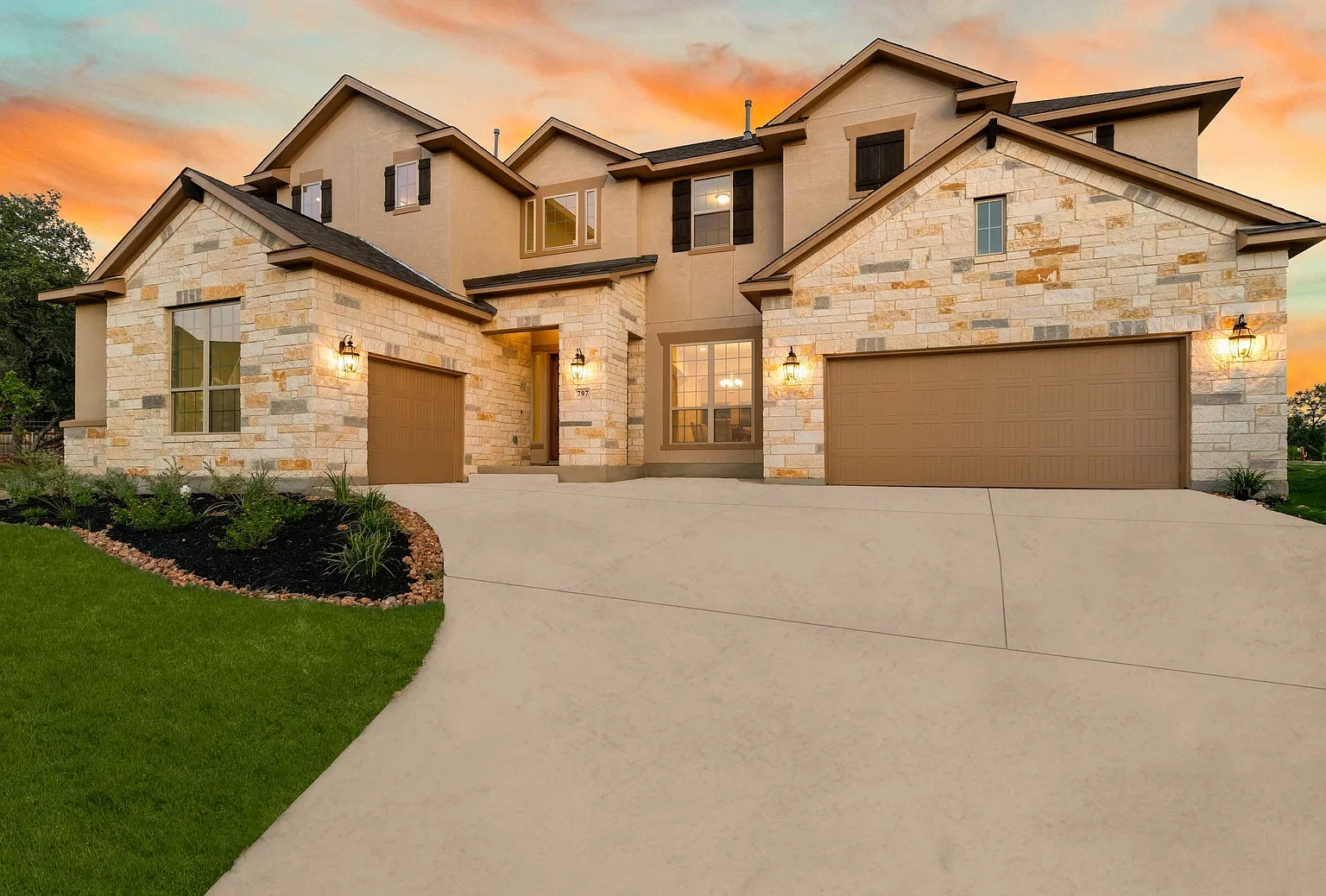 5 bed, 4483 sqft, $4,800 — Photo 1